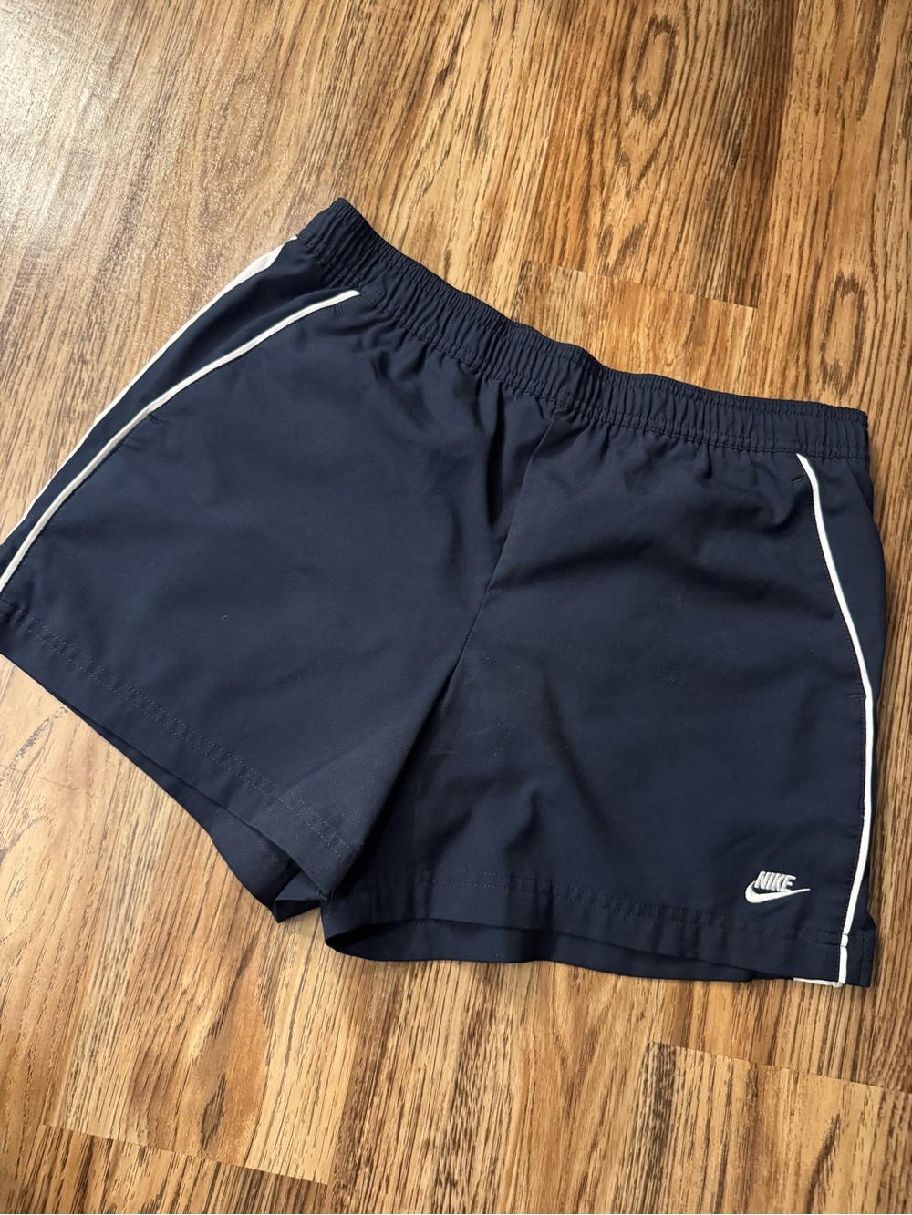LIKE NEW!! Nike Women's Navy Athletic Shorts with White Piping